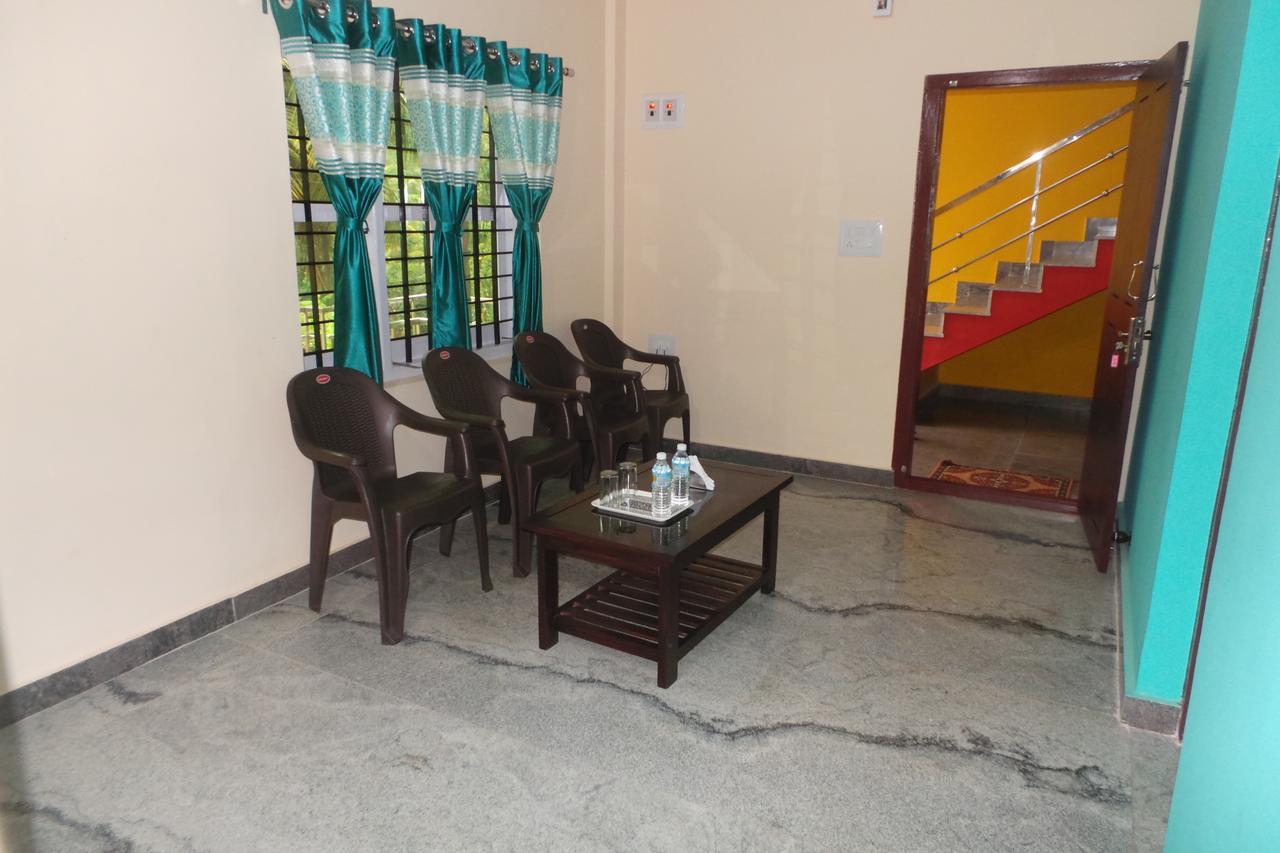 Iroomz Sri Vinayaka Comfort Virajpet Exterior photo