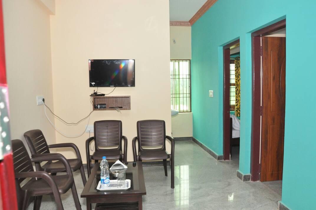 Iroomz Sri Vinayaka Comfort Virajpet Exterior photo