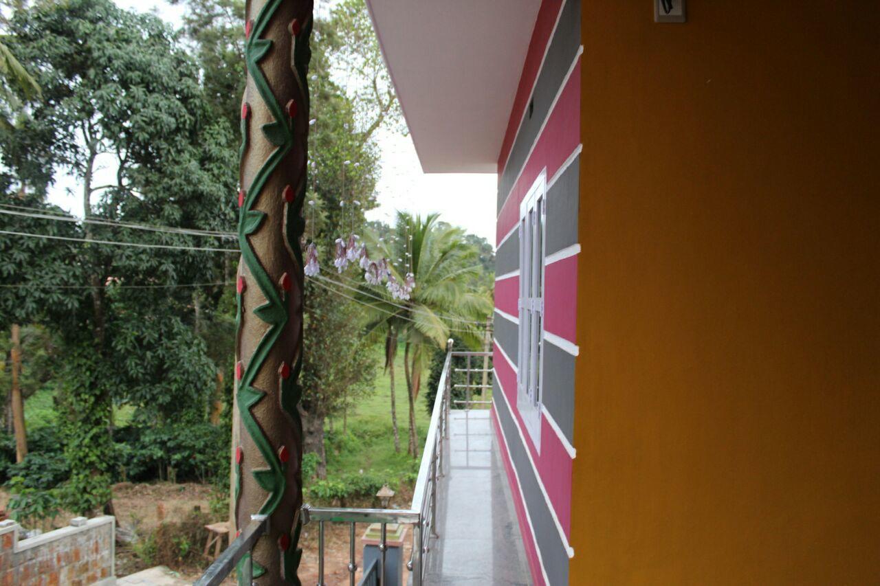 Iroomz Sri Vinayaka Comfort Virajpet Exterior photo