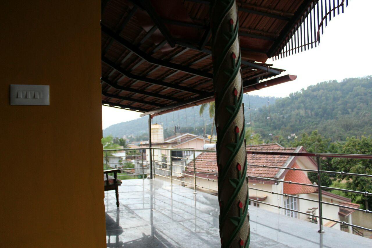 Iroomz Sri Vinayaka Comfort Virajpet Exterior photo