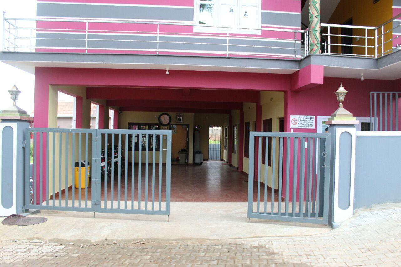Iroomz Sri Vinayaka Comfort Virajpet Exterior photo