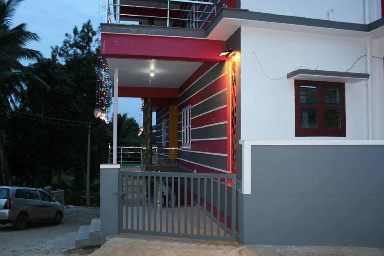 Iroomz Sri Vinayaka Comfort Virajpet Exterior photo